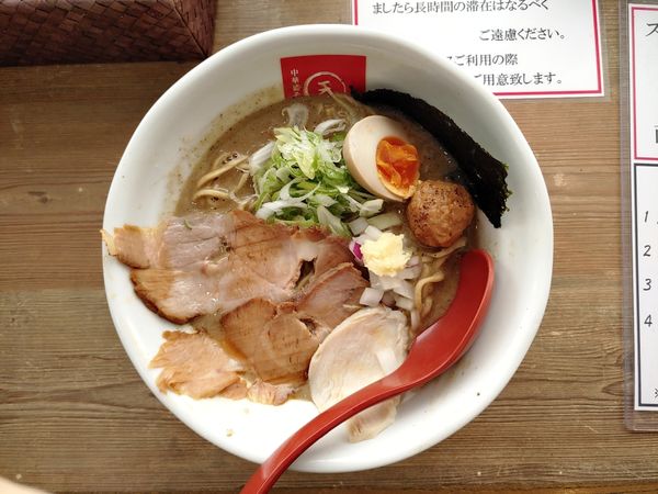 「濃厚煮干ラーメン　半分のり＆玉子」@中華盛そば ◯三亭の写真