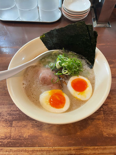 「博多豚骨らーめん、半熟たまご、海苔、ごはん」@幸心堂の写真