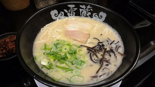 「とんこつラーメン」@らーめん雷蔵 渡辺通り店の写真