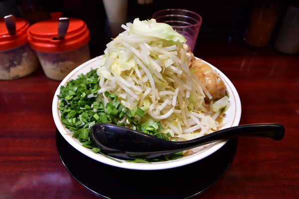 「プチラーメン＋ニラ」@ぶっ豚 明大前店の写真