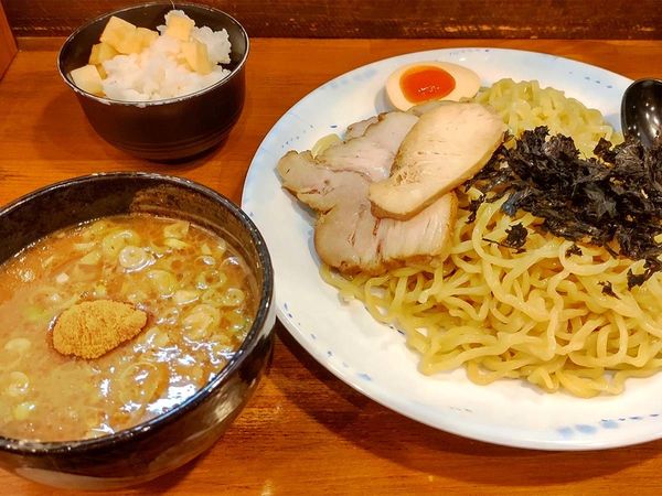 「特製つけ麺（大盛　平打ち麺・豚骨魚介ダレ）」@らーめん がんちゃの写真