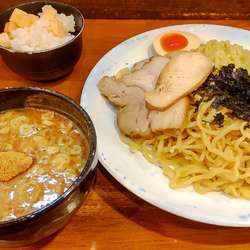 特製つけ麺（大盛　平打ち麺・豚骨魚介ダレ）