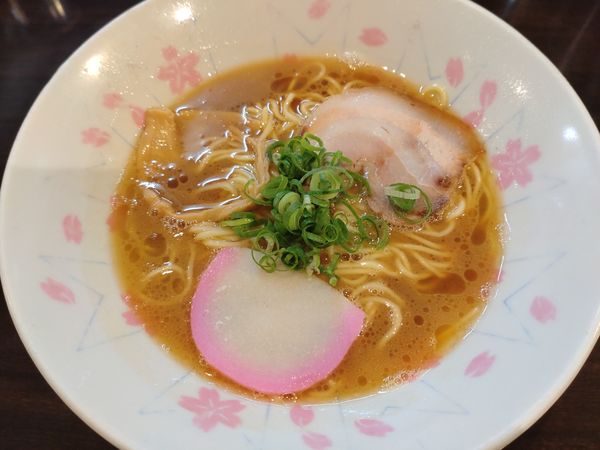 「Ｂセット（チキンカレー＋半中華そば）　９８０円　※」@のりや食堂の写真