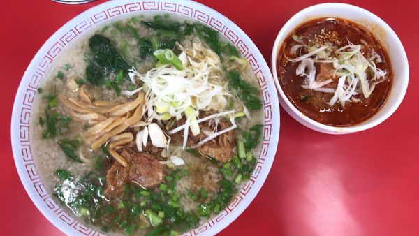 「パイカラーメン　￥500」@ラーメンスタンド とん平食堂の写真