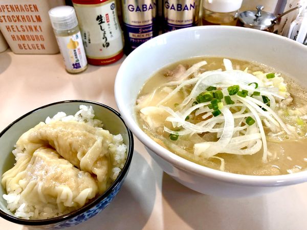 「鶏白湯〈塩〉800円、雲呑飯（クーポン使用）」@麺処 大木の写真