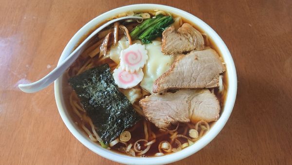 「ワンタンメン   600円」@栄楽の写真