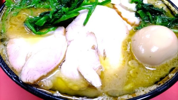 「チャーシューメン大盛+味付け玉子+ワンタン」@はじめ家の写真