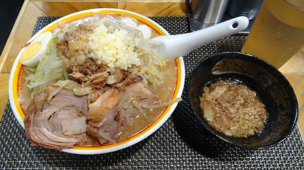 「ラーメン：豚2枚半玉子（900円）＋うずらの玉子（100円）」@えどもんどの写真