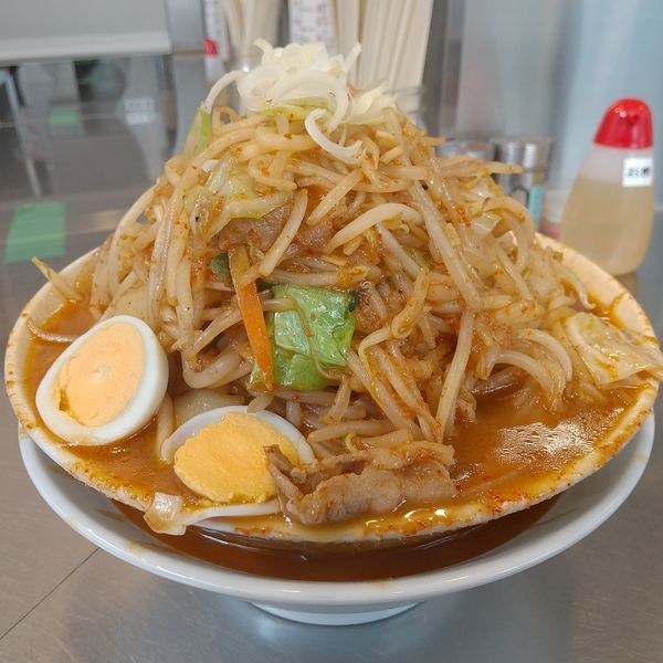 「ファイヤーマウンテン＋野菜増し＋バター」@旨辛タンメン ファイヤーマウンテンの写真