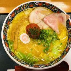 辛味噌らぁめん＝900円