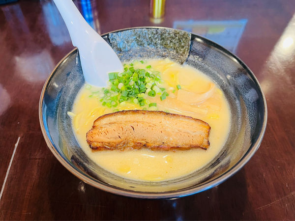 「濃厚鷄だしラーメン　塩」@らーめんなが田の写真