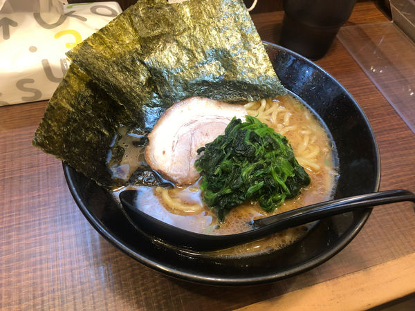 「豚骨醤油ラーメン」@横浜家系ラーメン 武の写真