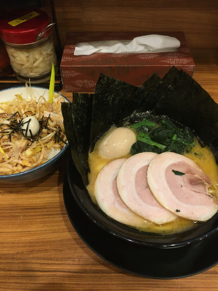 「ラーメンMAX +ネギチャーシュー丼」@荻窪商店の写真