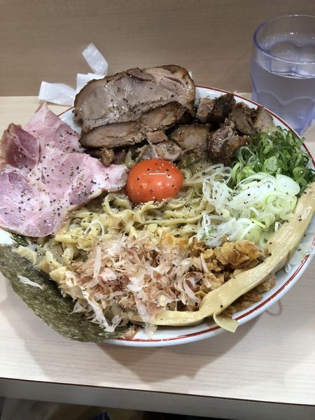 「チャーシューまぜそば特盛」@手揉み中華そば 中村の写真