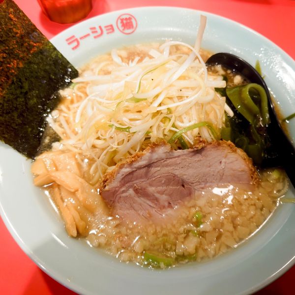 「ネギラーメン（白）　890円　麺硬め」@ラーショ マルミャーの写真