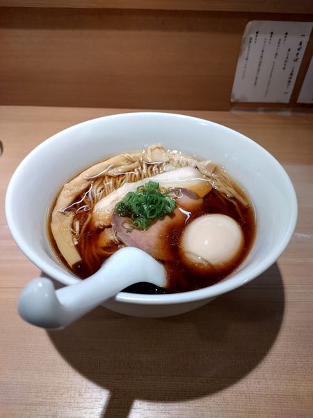 「味玉醤油ラーメン」@らぁ麺 はやし田 新宿本店の写真