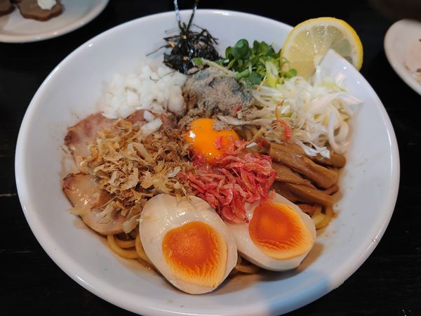 「【期間限定】煮干しまぜそば850円＋味玉＆ 他いろいろ」@麺や 笑 ～Sho～の写真