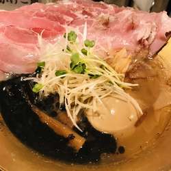 黒 930円 チャーシュー 250円 半熟煮玉子 無料