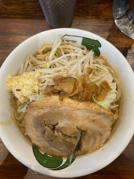 「雷そば中＋油＋生卵トッピング」@雷 北松戸本店の写真