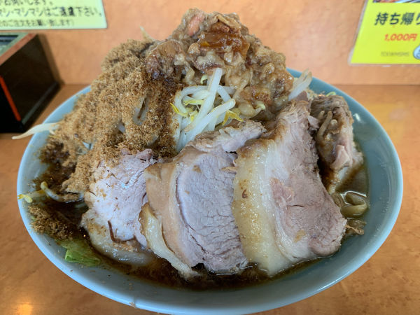 「小ラーメン　ブタマシ　ヤサイマシアブラマシマシ　魚粉」@立川マシマシ ロイヤルスープの写真