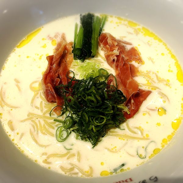 「白いらぁ麺 1.200円」@らぁ麺フロマージュ Due Italian 京成八幡店の写真