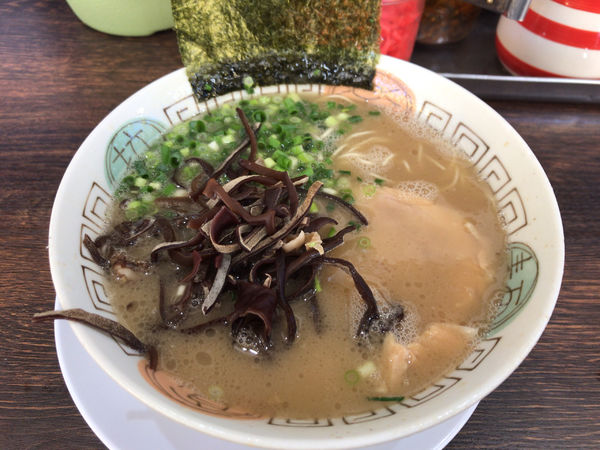 「らーめん(普通)+無料替玉 720円」@博多長浜らーめん 楓神の写真