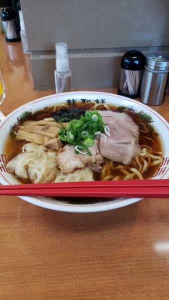 「醤油ワンタン麺(並)950円」@龍聖軒の写真