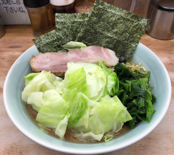 「ラーメン(並.キャベツ.ライス小)」@横浜ラーメン 武蔵家 志木店の写真