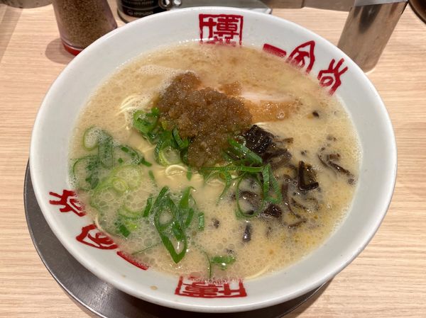 「白丸元味 ７９０円 ＋ やみつき背脂 ６０円」@博多一風堂 浅草橋本舗の写真