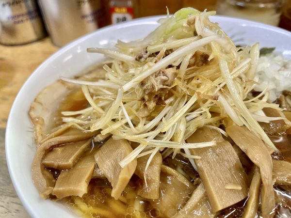 「アサヒスーパードライ＋チャーシュー皿 → ネギメンマラーメン」@丸幸の写真