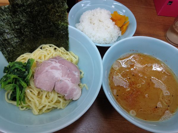 「つけ麺並　６５０円　硬め濃いめ多めライス」@横浜ラーメン 武蔵家 北千住店の写真