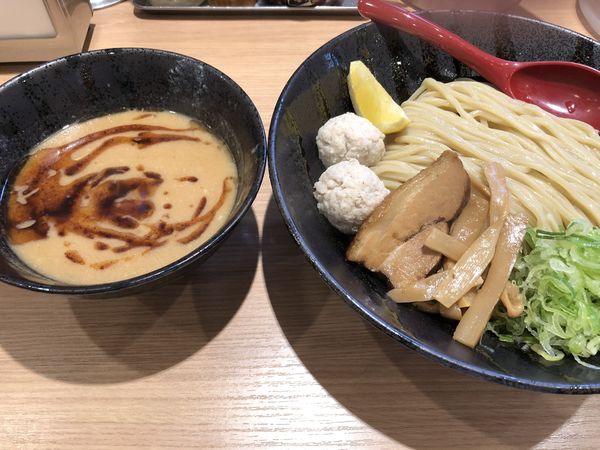「秋季限定濃厚鶏つけ麺　黒」@鶏と魚だしのつけめん哲 溝の口店の写真