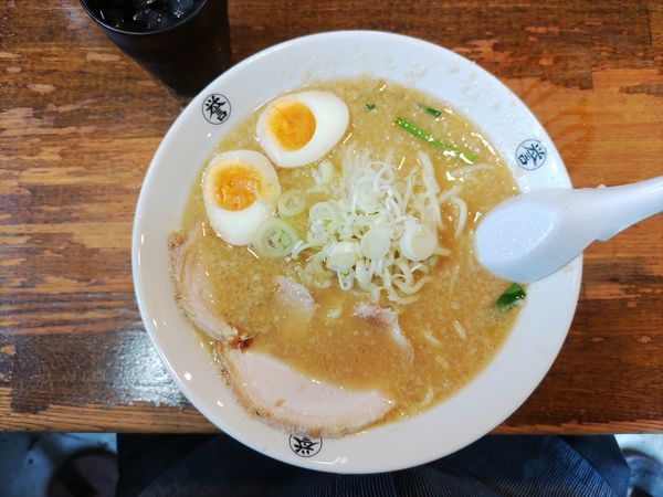 「みそらーめん+味玉  ﾒﾝﾏ抜き」@こってりらーめん 誉の写真