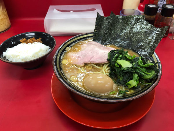 「ラーメン　大盛り」@家系ラーメン 王道 いしいの写真