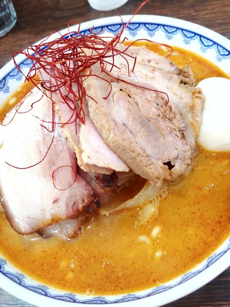 「辛味噌・チャーシュー全＆味玉増し」@味噌ラーメン 雪ぐにの写真