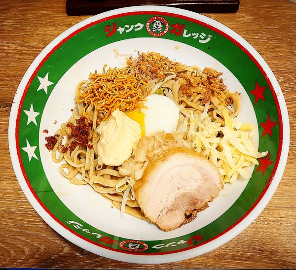 「まぜそば」@ジャンクガレッジ 大宮駅前店の写真