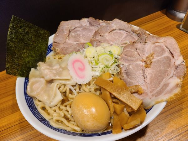 「特製中華そば　大」@びんびん豚の写真