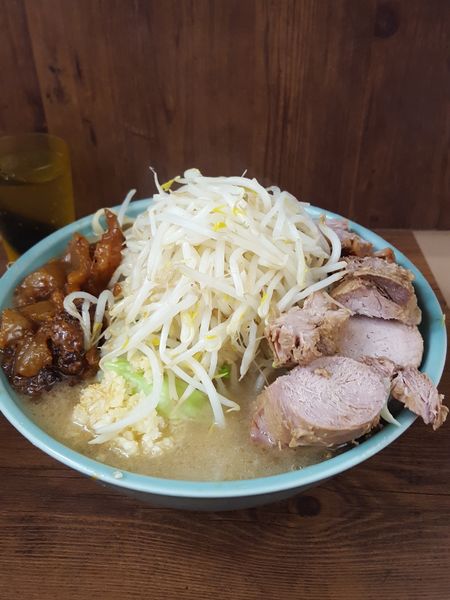 「大豚　ｱﾌﾞﾗﾏｼﾏｼ ﾔｻｲ ﾆﾝﾆｸ」@ラーメン二郎 池袋東口店の写真