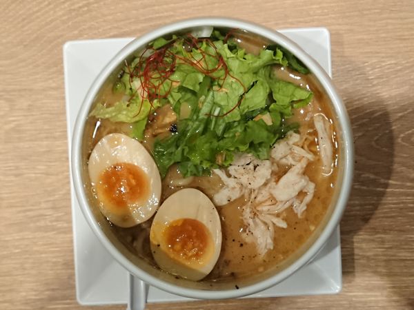 「味玉鶏白湯醤油そば」@蔭山樓 横浜ジョイナス店の写真