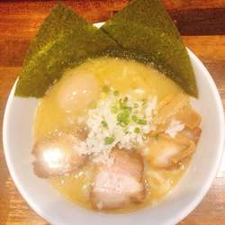 濃厚鶏白湯ラーメン