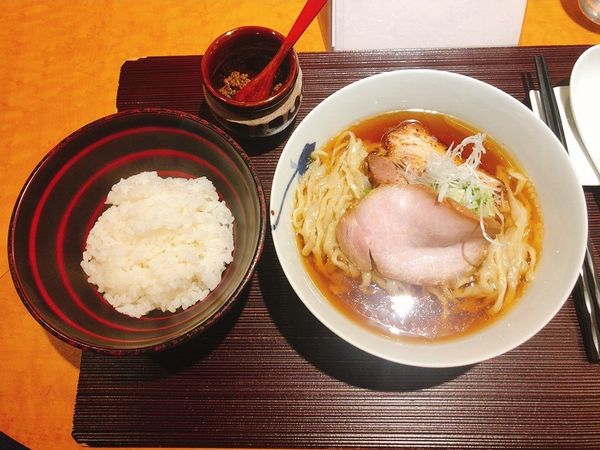 「醤油(中太手もみ麺)」@麺 みつヰの写真