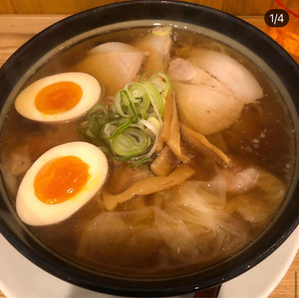 「煮たまご入りワンタン麺」@ワンタンメンの満月 三鷹店の写真