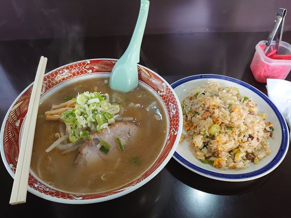 「しょうゆ780円　半チャーハン300円」@ラーメン 冬冬の写真