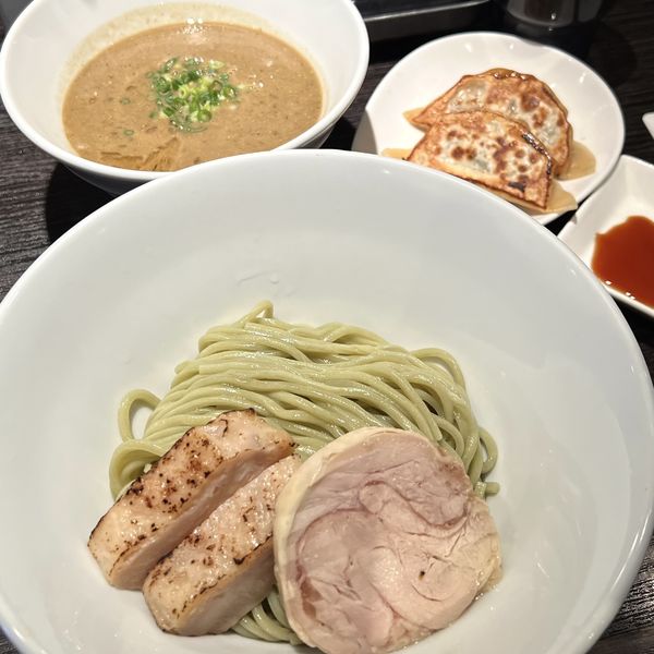 「【限定】トメイチ流 濃厚な煮干しつけ麺＋手包み餃子（２ケ）」@中華そば 十目一八食堂の写真