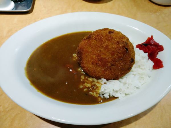 「メンチカレー（700円）」@SAKE・DININGピッコロの写真