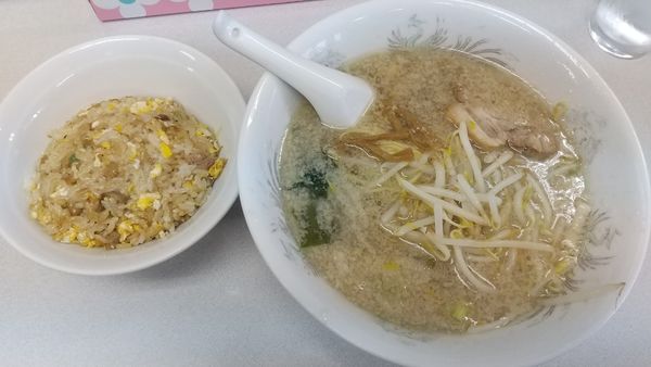 「Aセット（ラーメン＋半チャーハン）850円」@博龍の写真