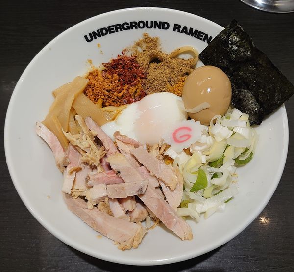 「カレーまぜそば+味玉(980円)」@UNDERGROUND RAMEN 川越仲町の写真