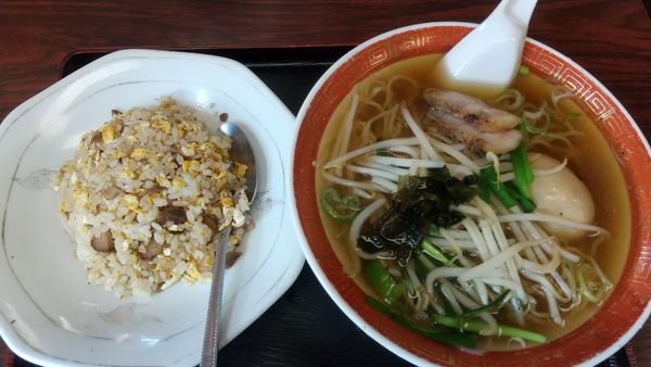 「半炒飯・ラーメン950円」@中華料理 宝美楼の写真
