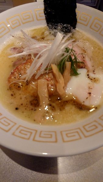 「鶏白湯らぁ麺 (950円税込)」@麺や くろえもんの写真