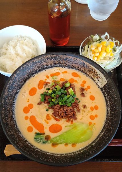 「自慢の担々麺ランチ 800円」@チャイナカフェ 芳華の写真